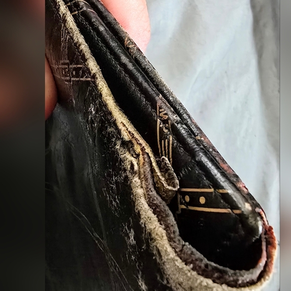 REHAB - Vintage Longchamp Long Black and Gold Wallet - Picture 4 of 7